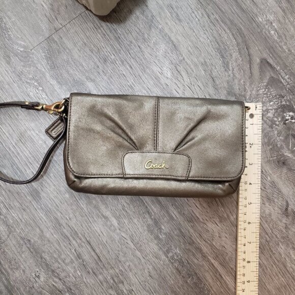 Coach Genuine Leather Wristlet Pewter Colour - Picture 6 of 6